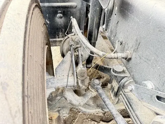 2005 MACK GRANITE CV713