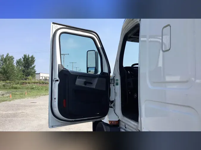 2020 Freightliner Cascadia 126
