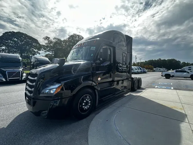 2021 Freightliner Cascadia 126