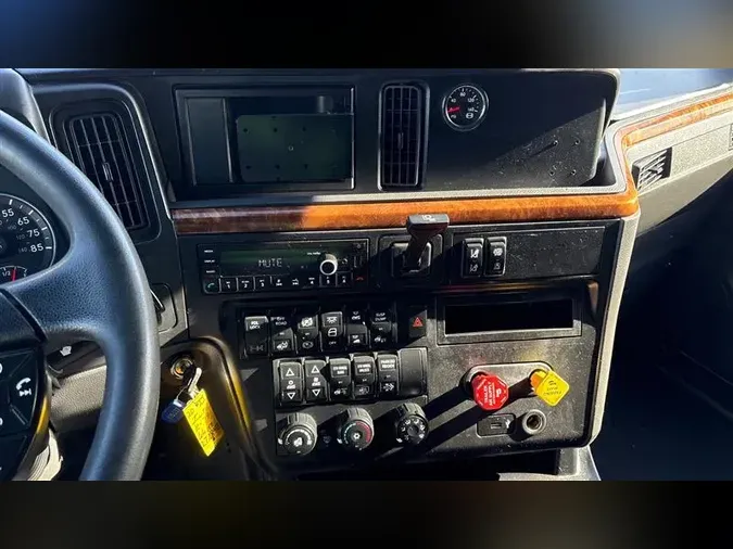 2022 INTERNATIONAL LT