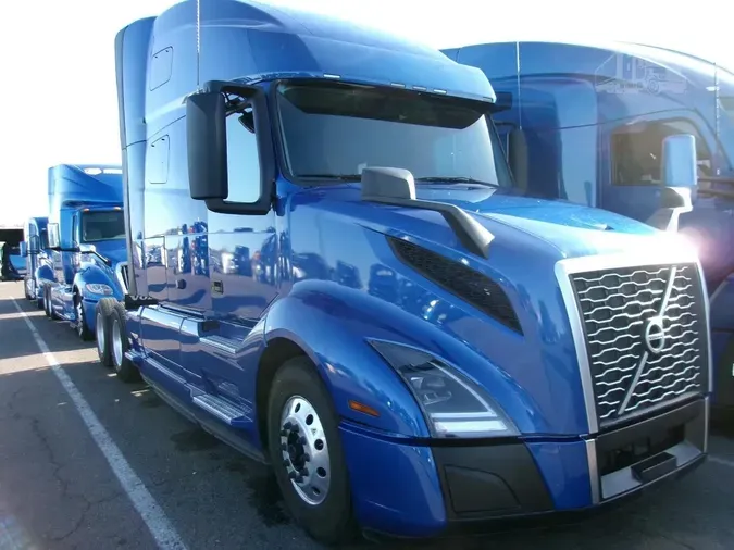 2021 VOLVO VNL64T760