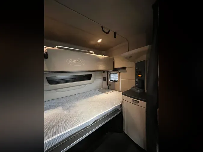 2022 Peterbilt 579ca83ccc8fba40878c7d65eac2ca689cd