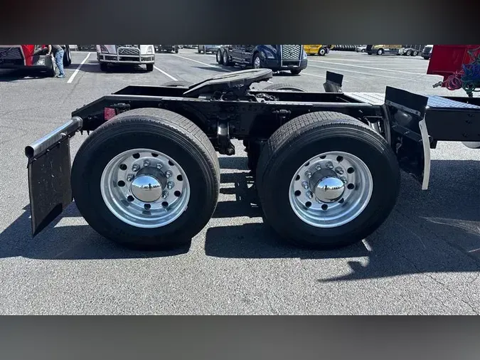 2021 VOLVO VNL740