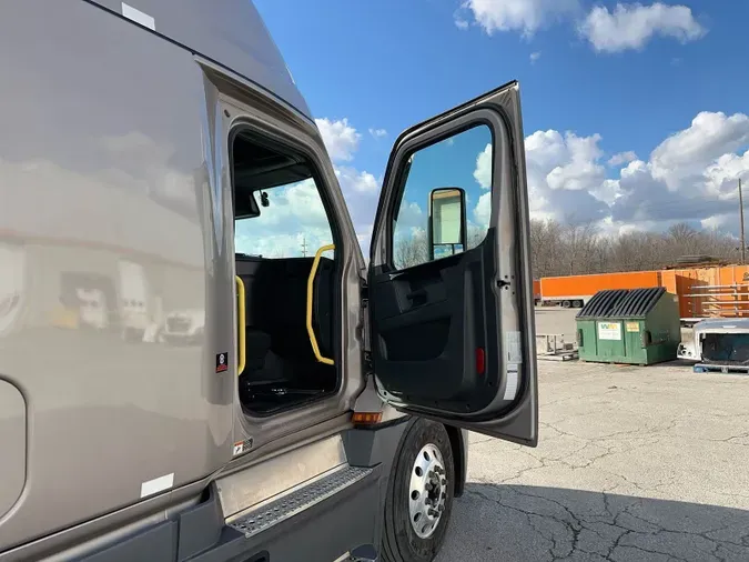 2023 Freightliner Cascadia