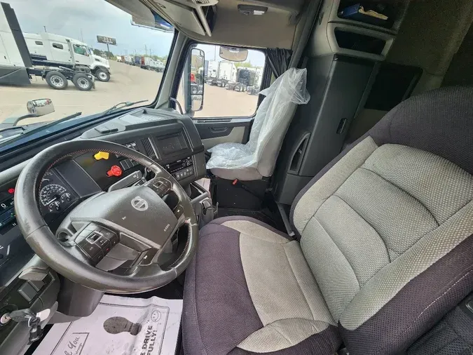 2022 VOLVO VNL64T740