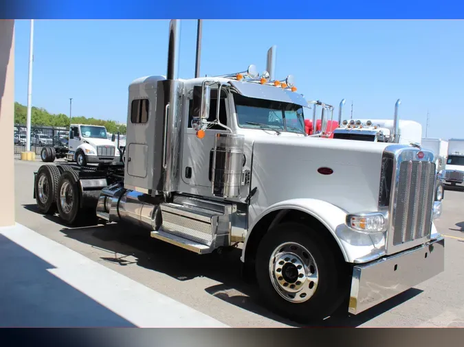 2022 Peterbilt 389