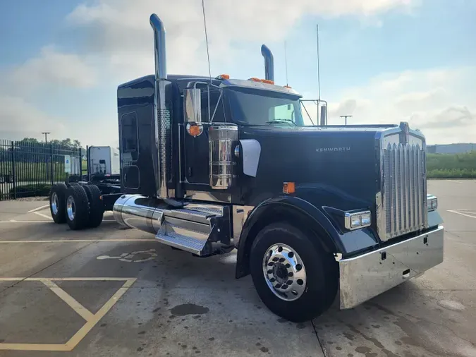 2025 Kenworth W900L