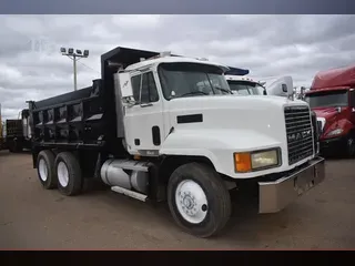 1996 MACK CH613