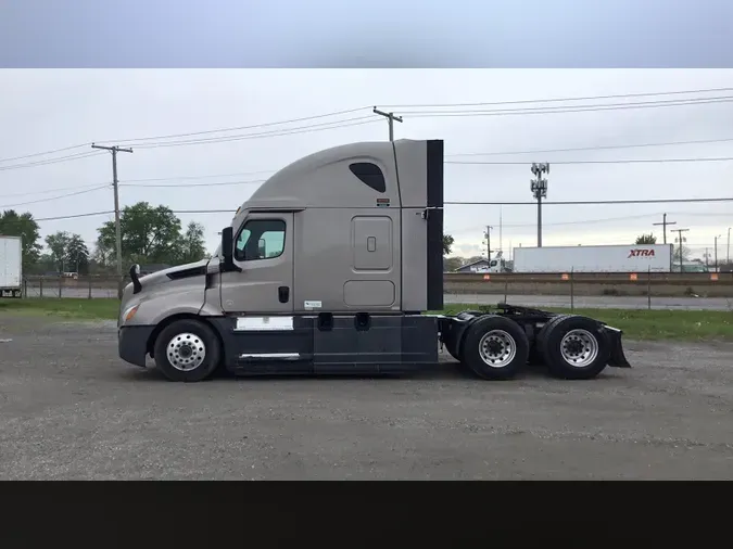 2021 Freightliner Cascadia 126
