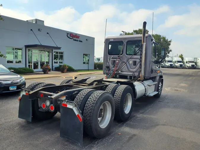 2015 FREIGHTLINER/MERCEDES CASCADIA 125