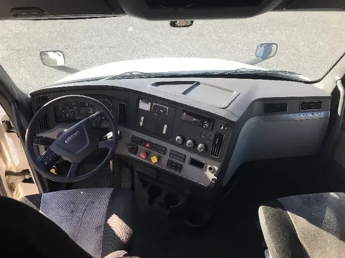 2018 Freightliner T12664ST