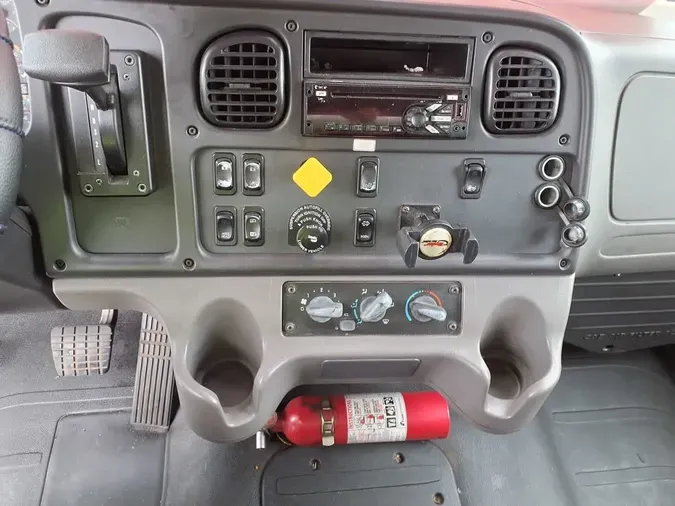 2018 FREIGHTLINER M2 106