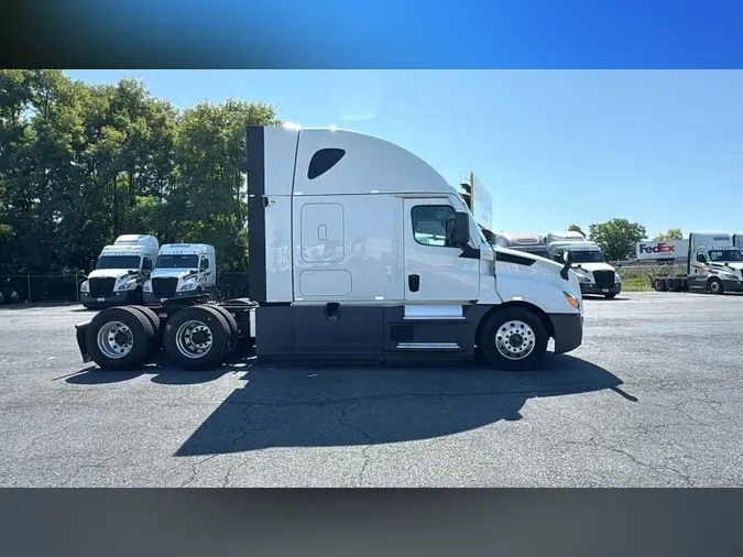 2023 Freightliner Cascadia 126