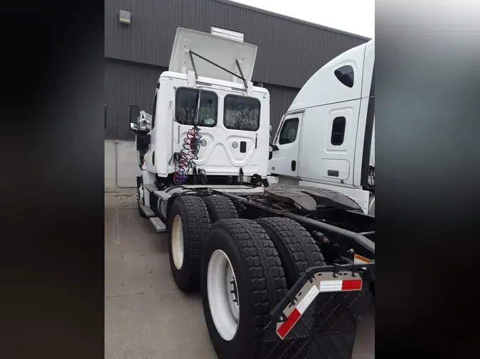 2015 FREIGHTLINER/MERCEDES CASCADIA 125