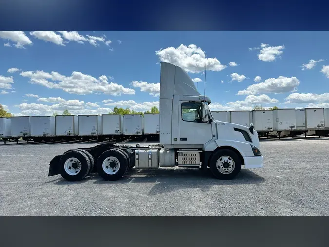 2016 Volvo VNL300