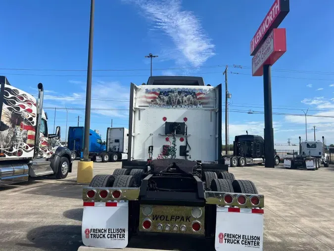 2023 Kenworth W990