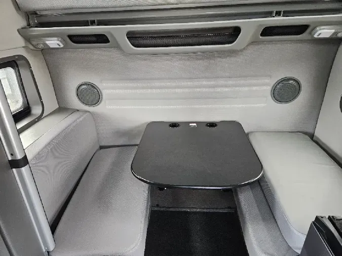 2024 VOLVO VNL64T860