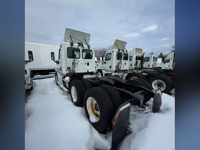 2016 FREIGHTLINER/MERCEDES CASCADIA 125