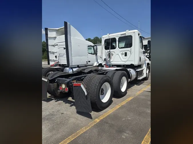 2016 FREIGHTLINER/MERCEDES CASCADIA 125