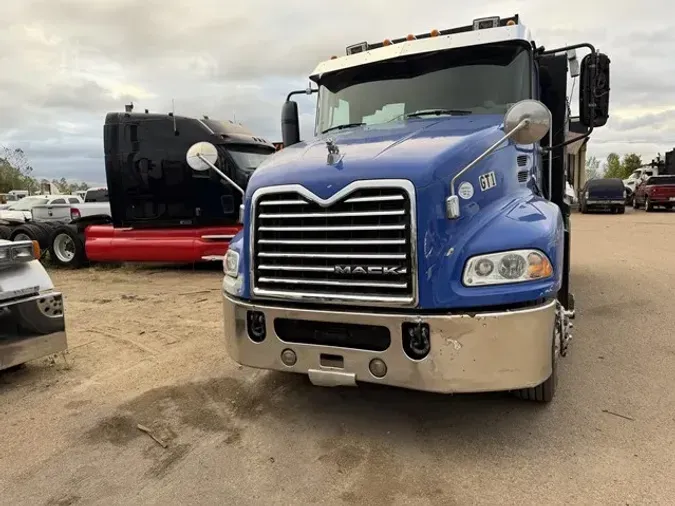 2016 MACK PINNACLE CXU613cab906353f7c098db2ef3bbd3b2dd2f3