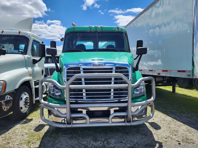 2017 FREIGHTLINER/MERCEDES CASCADIA 113