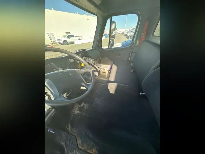 2019 FREIGHTLINER/MERCEDES M2 106