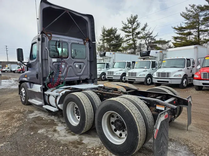 2018 FREIGHTLINER/MERCEDES CASCADIA 125