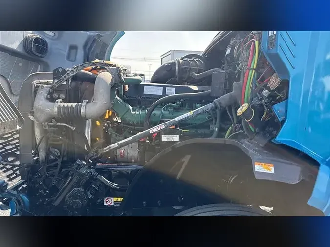 2019 VOLVO VNL300