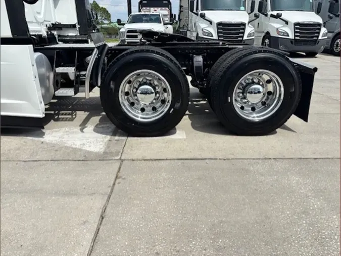 2023 Freightliner Cascadia 126