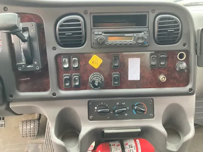 2014 FREIGHTLINER/MERCEDES M2 106