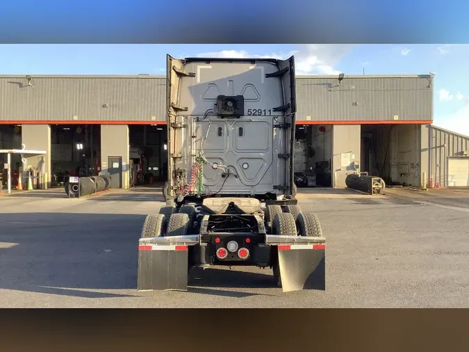 2022 Freightliner Cascadia 126