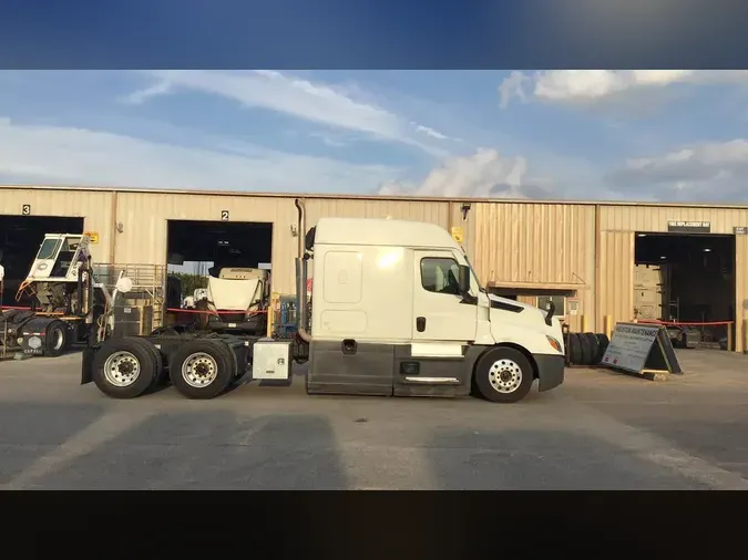2022 Freightliner Cascadia 126