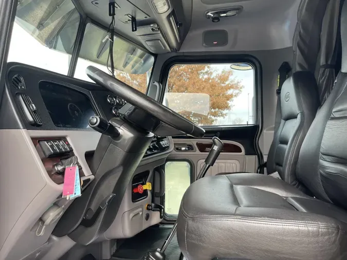 2023 Peterbilt 389cad446a3ec13ca20edd951d520afebbb