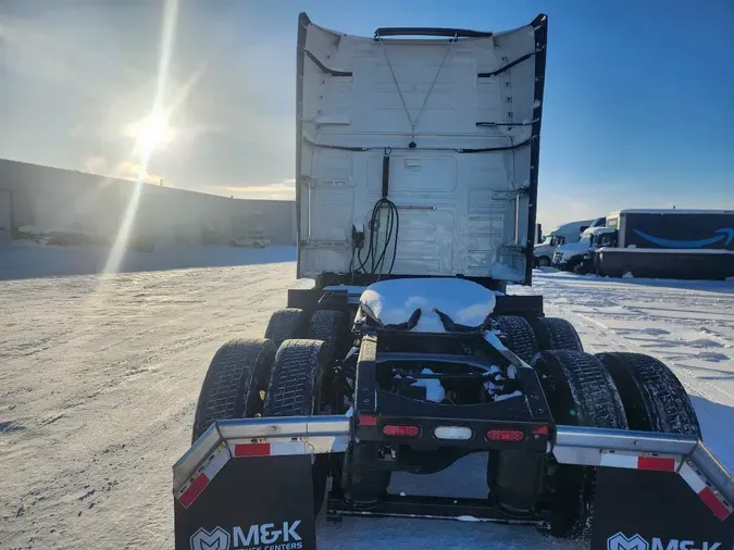 2025 VOLVO VNL64T760