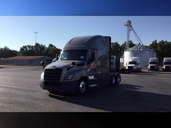 2025 Freightliner Cascadia 126