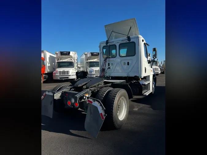2018 FREIGHTLINER/MERCEDES CASCADIA 125