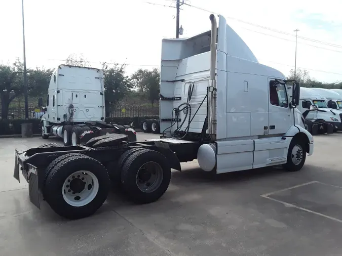 2019 VOLVO VNR64T-640