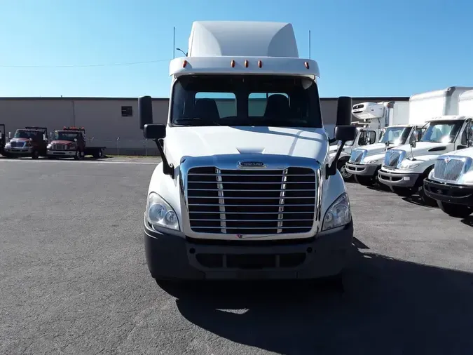 2019 FREIGHTLINER/MERCEDES CASCADIA 113cae626f774693d2c85a5cb1b919e83a9