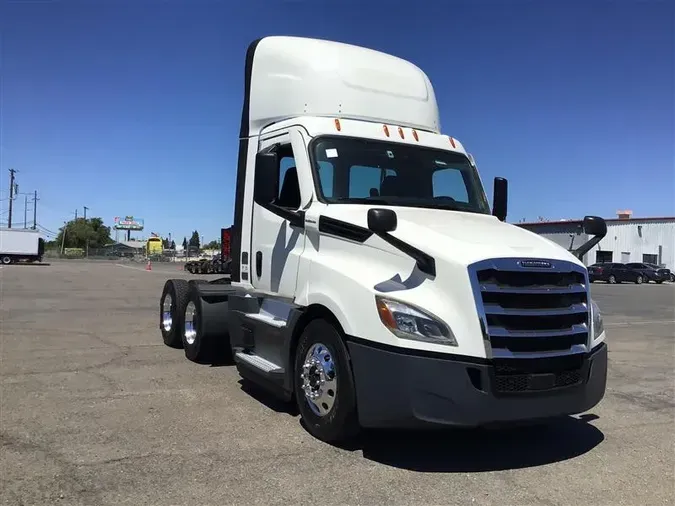 2021 FREIGHTLINER CA126