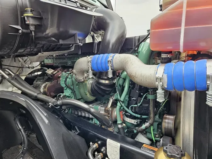 2021 VOLVO VNL64T740cae8288c46951cb9d7eb96124bc89e84