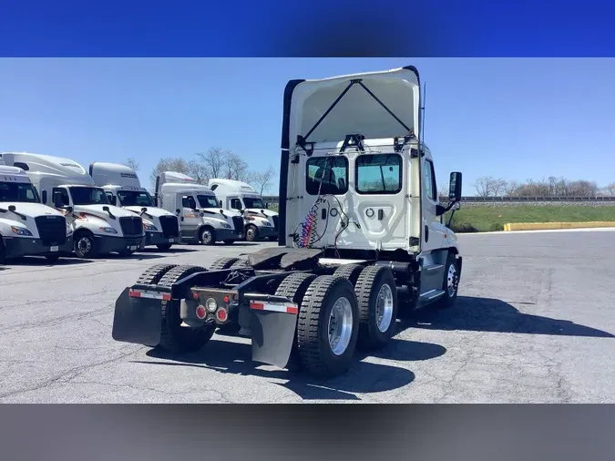 2019 Freightliner Cascadia 125