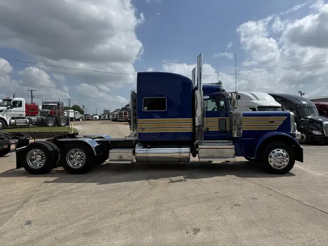 2022 Peterbilt 389