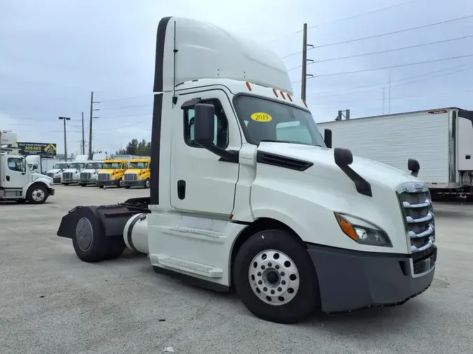 2019 FREIGHTLINER NEW CASCADIA 126