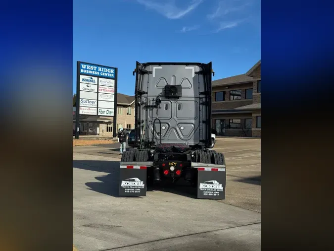 2023 FREIGHTLINER Cascadia 126