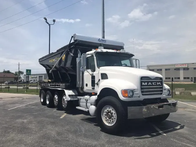 2006 Mack CV713