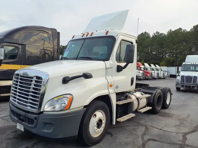 2015 FREIGHTLINER/MERCEDES CASCADIA 125