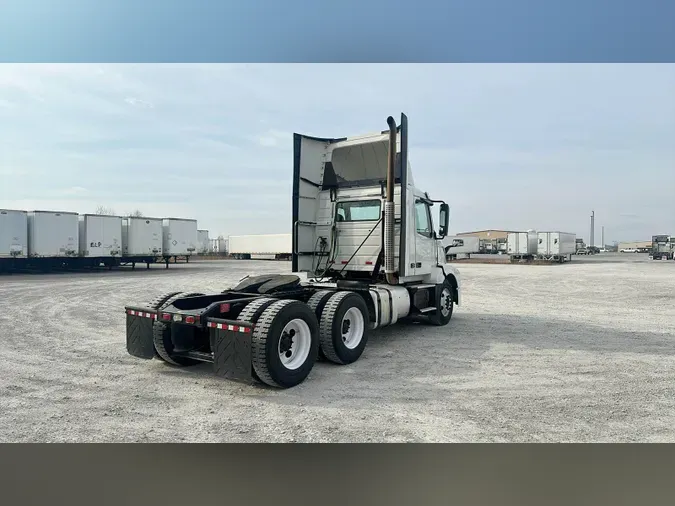 2015 Volvo VNL300