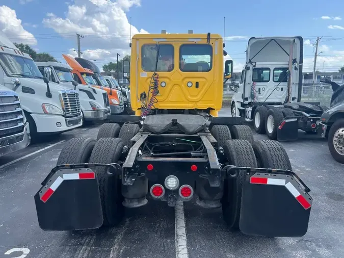 2019 FREIGHTLINER/MERCEDES CASCADIA 113