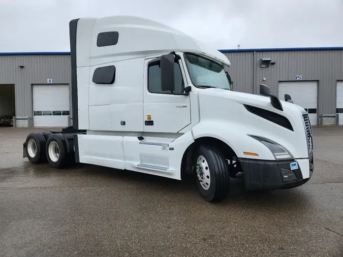 2020 VOLVO VNL64T760