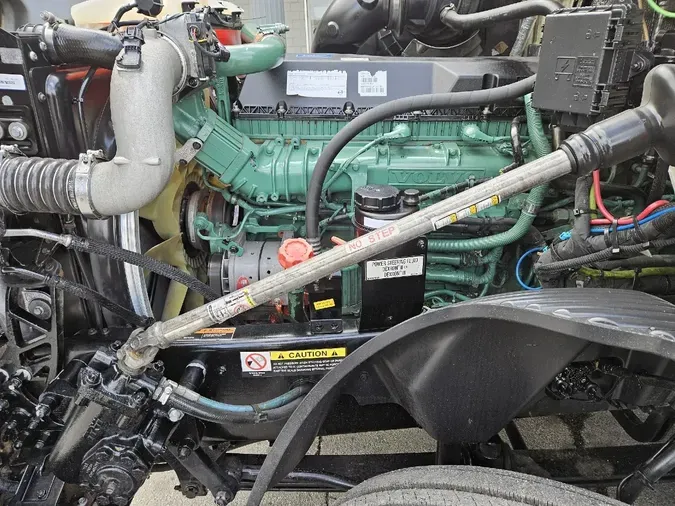 2022 VOLVO VNL64T860